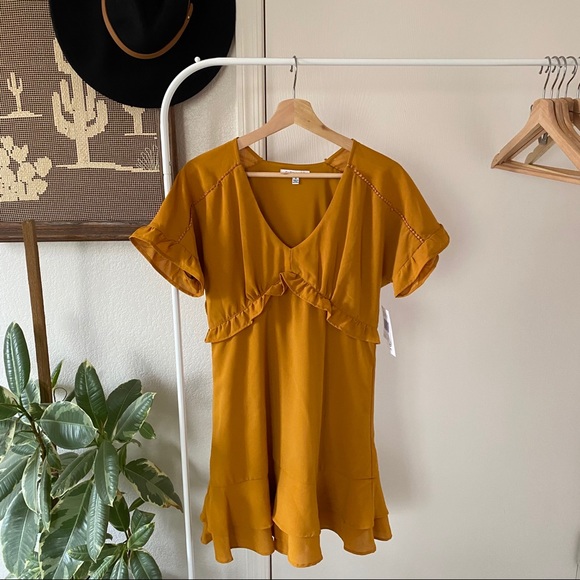 NEW✨ Mustard Yellow Short-Sleeved Dress - Picture 2 of 7